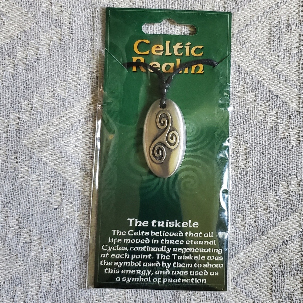Celtic Realm Necklace NWT